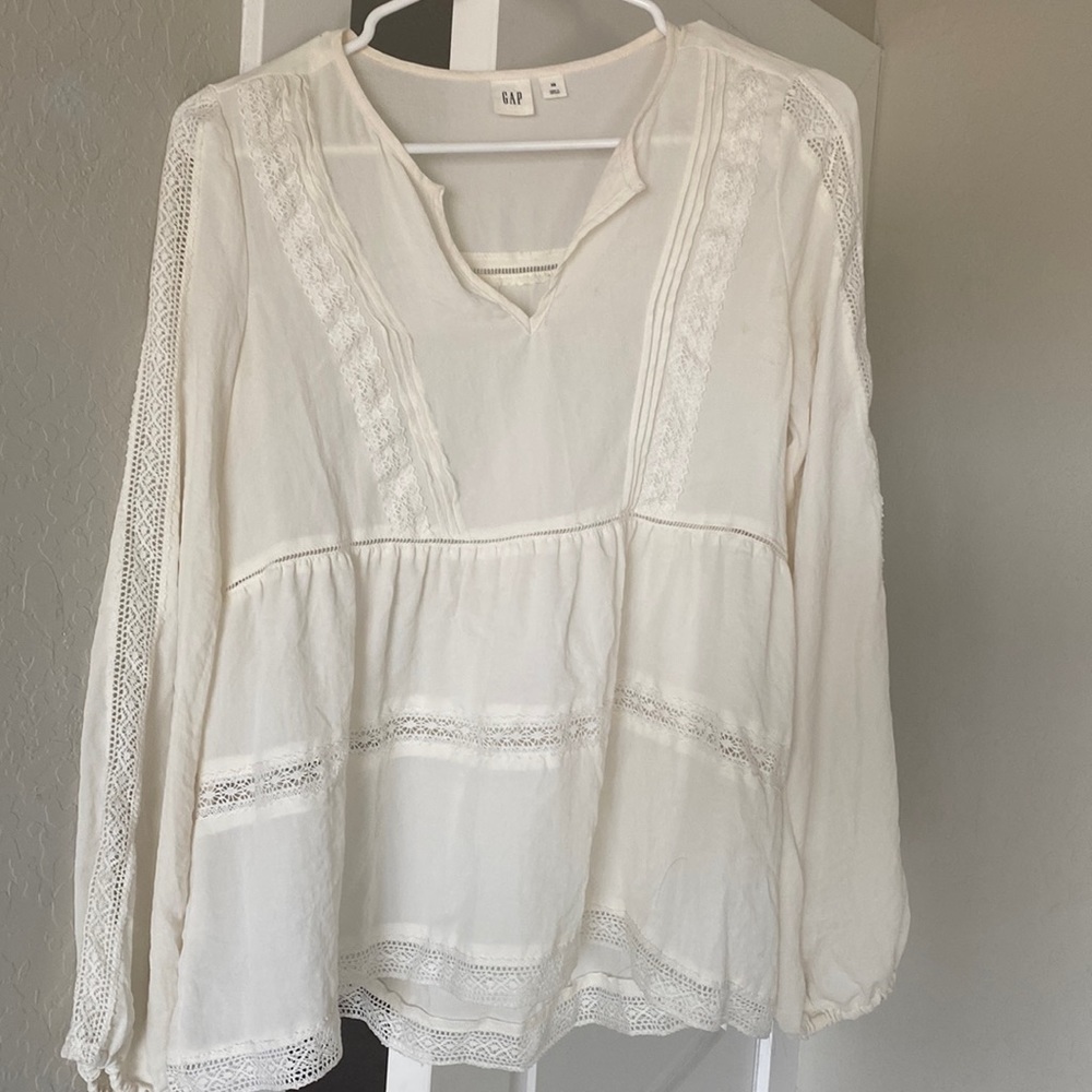 Flowy Gap Top